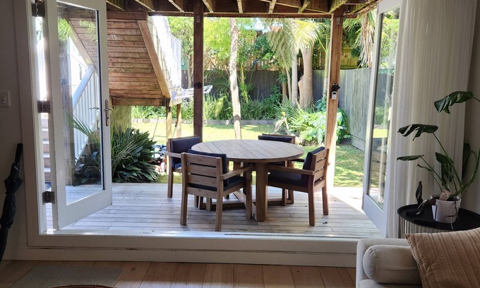 Grey Lynn House | Auckland Home Privacy Plus! Sleeps 5 - 6.