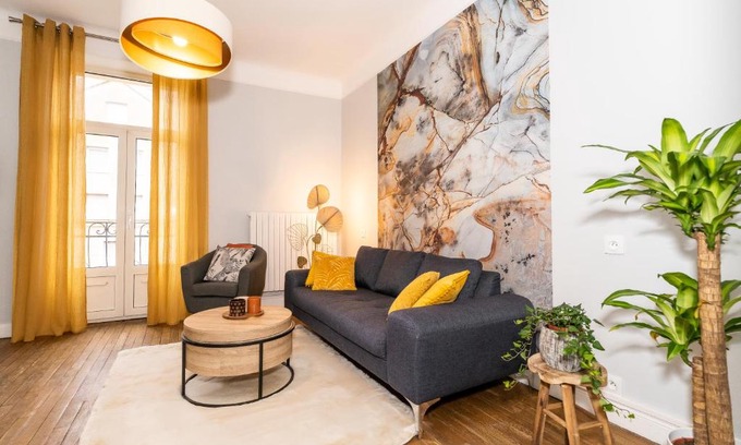 Sablon Apartment | Audace - Magnifique Appartement 75m2 - Position Centrale Gare-Pompidou-Nouvelle Ville - Garage Privé - 2 à 4 Personnes