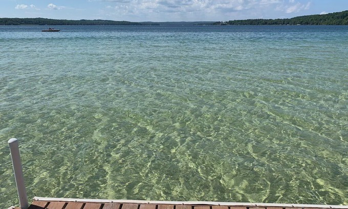 Leland House | Aug 29-Sept 2 OPEN Sand Beach North Lake Leelanau in Leland