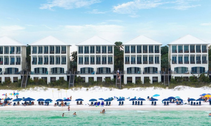 Miramar Beach House | Aug-Oct Reduced!*On Beach*2 Pools*Dogs Ok!