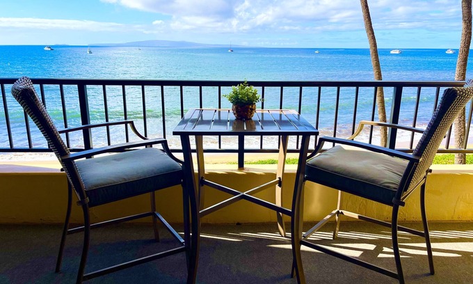 Kihei Resort | AUG Special Beautiful 1 Bedroom Beachfront condo on the beach with free parking