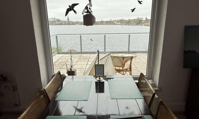 Ploen Apartment | Auguste Viktoria vacation apartment - Holiday apartment directly on the Großer Plöner See