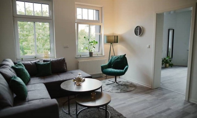 Sudenburg Condo | ☆AuR Design Apartment | Kingsize | Grill | Netflix