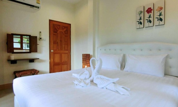 Ban Pong House | AURA Park Resort