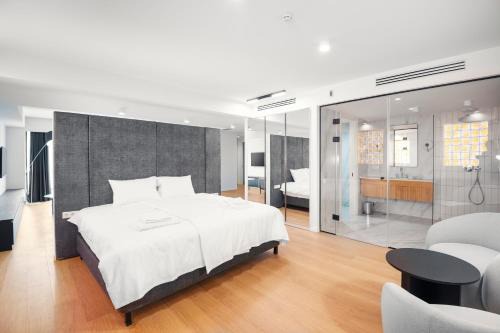 Saburtalo Apartment | AURA Tbilisi Living by DNT Group