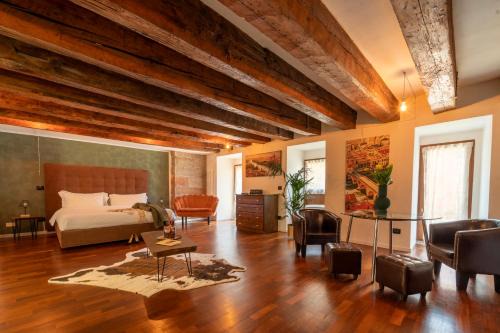 Citta Antica House | Aurelia Luxury - Piazza delle Erbe