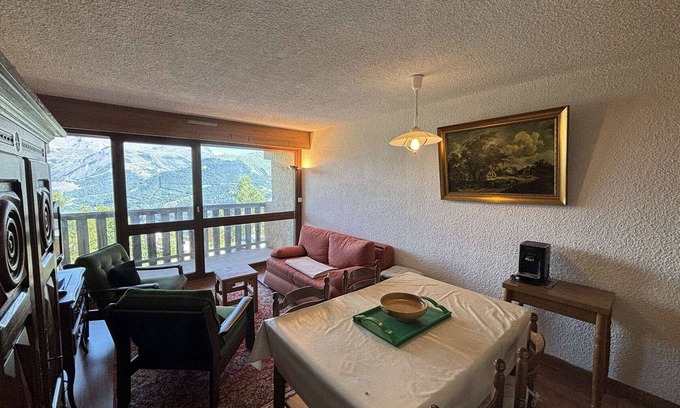 Auris Apartment | Auris en Oisans: Apt for 4, 250m from slopes, balcony, free parking, pets allowed