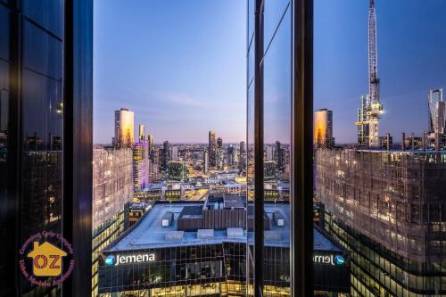 Melbourne Central Business District Apartment | Aussie Escape Apartments-Skyline Collins Tower