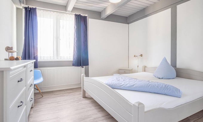 Ostersiel Apartment | 'Austernfischer' vacation apartment with balcony for a relaxing break