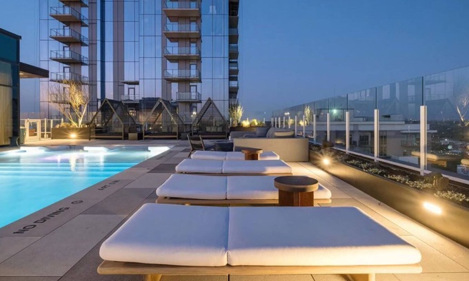 Rainey Street Historic District Condo | Austin Lux |Rooftop Pool New! by Barclé Group