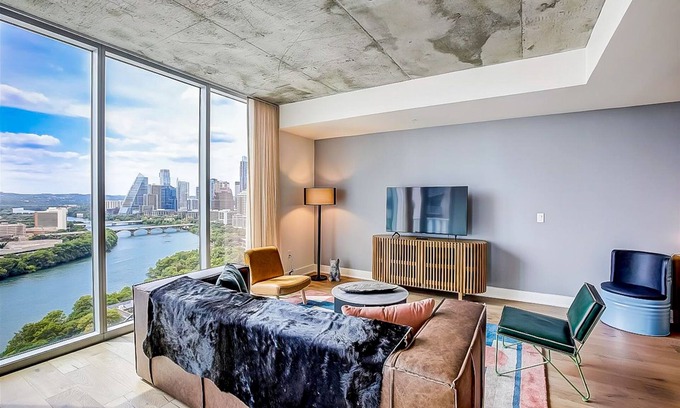 Rainey Street Historic District Condo | Austin Rainey St. corner condo - lake views & two balconies - pool & gym