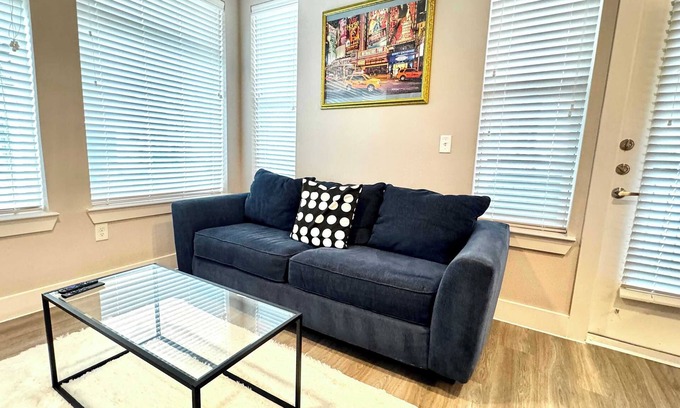 McNeil Apartment | Austin Stay w- Pool & Gym
