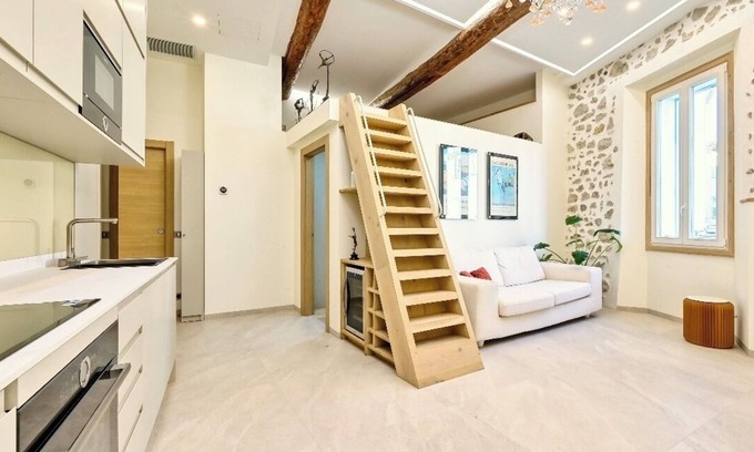 Antibes City Centre Apartment | Authentic 2-room mezzanine port d'Antibes