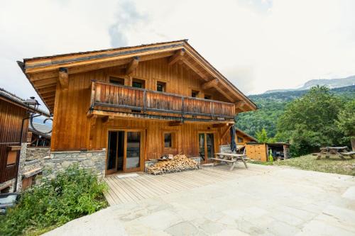 Chandon Ski Chalet | Authentic and Spacious Chalet in Méribel 5 Bedrooms