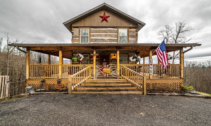 Gatlinburg - Pigeon Forge Cabin | AUTHENTIC ANTIQUE LOG CABIN LOCATED IN TIMBERIDGE COMMUNITY