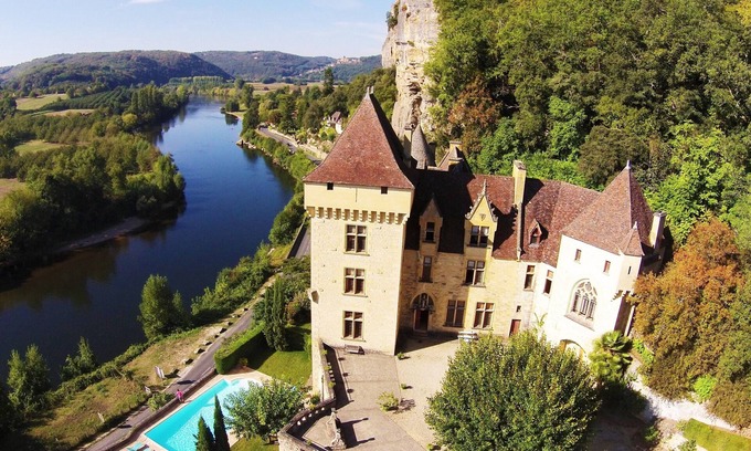 Vezac Other | AUTHENTIC CASTLE WITH *VIEWS AND ALL CONVENIENCES AT DOORSTEP