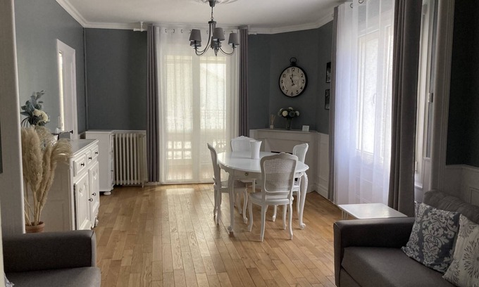 Saujon House | Authentic Charming 2 Bedroom House with Garden near City Center