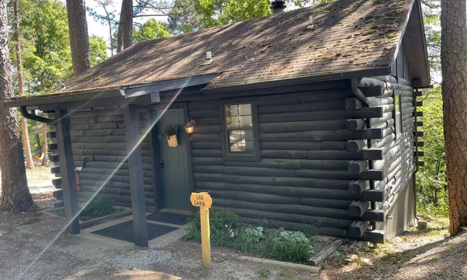 Eureka Springs Cabin | Authentic Log Cabin with Full Kitchen and Fireplace