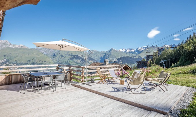 Arc-1600 Ski Chalet | Authentic renovated chalet on the slopes 5 min walk Arc 1600 4 ch 3 bath 12pers