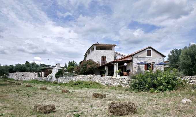 Peruski Villa | Authentic Seaside Stone House in a Peaceful Environment at the Istrian Coast