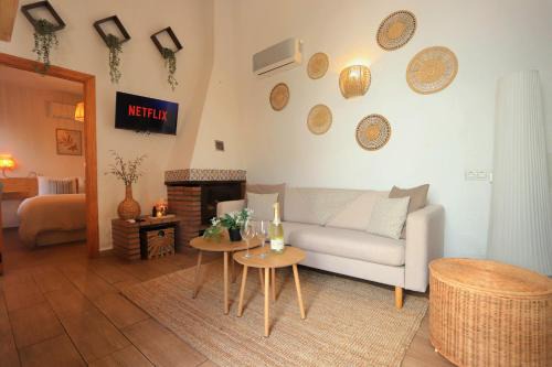 Urbanizacion Pinos Verdes Apartment | Authentic Spanish House with Terrace 10min Beach Walk