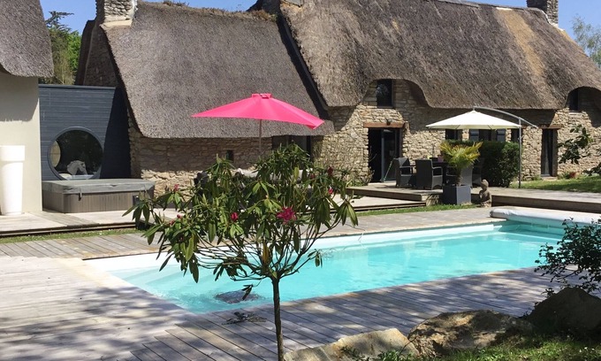Guerande House | Authentic thatched cottage with pool and spa renovated in 2018