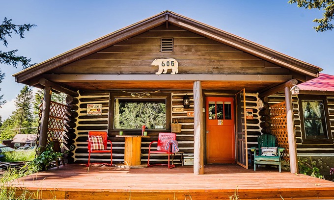 Martin City Cabin | Authentic Vintage Cabin 9 Miles from Glacier
