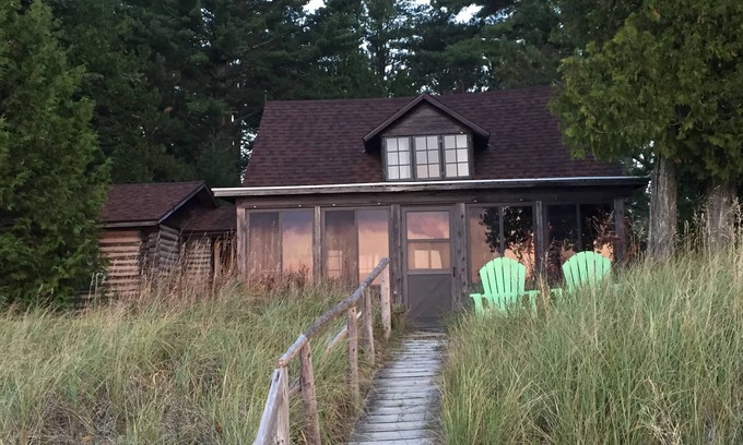 Sturgeon Bay Cottage | Authentic Waterfront Log Cottage On Sand Beach