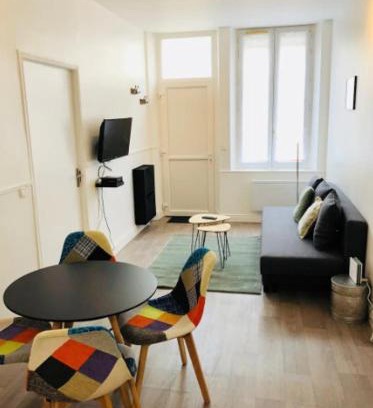 Cernay Apartment | Aux Clefs des Sacres - Jean de la Fontaine