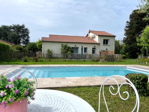 Bergerac House | Aux Lagerstroemias
