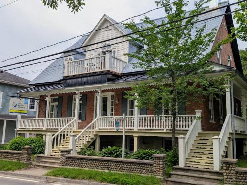 Baie-St-Paul Hotel | Aux petits oiseaux