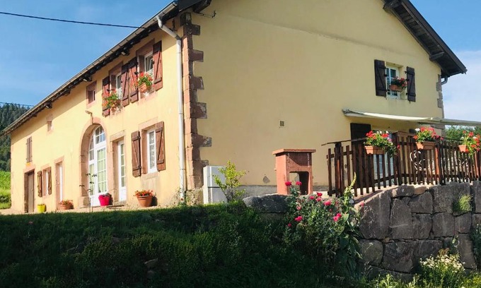 La Chapelle-devant-Bruyeres Apartment | Aux Trois Gîtes
