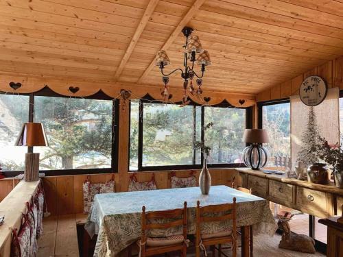 Formigueres Ski Chalet | Aux trois marmottes - Chalet au pied des pistes