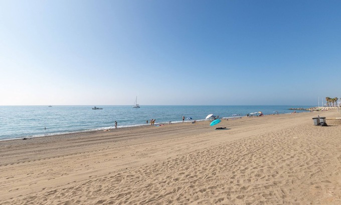 Parque Ayala Apartment | Auxi's Home - Three Bedroom Apartment, Sleeps 5
