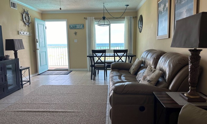 Fort Walton Beach Condo | AV23-Beach/Ocean Front 2 Bed & 2 Bath Condo with Pool