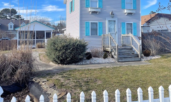 Chincoteague House | Ava's Beach Cottage -Single Family - Pet Friendly