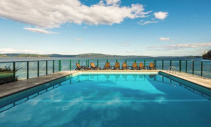 Yellow Point Condo | Availability September Long Weekend, Beautiful Oceanfront Condo/Beach & Pool