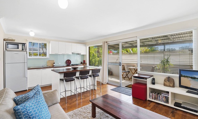 Avalon Beach Apartment | Avalon Beach Break is a Romantic airconditioned getaway100 meters to the beach!