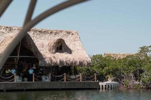 Isla Tintipan Bed & Breakfast | Avalon