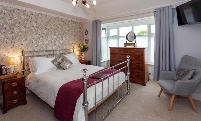 New Forest District Bed & Breakfast | Avalon House B&B