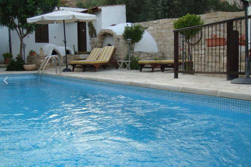 Fasoula Hotel | Avalon Village Houses