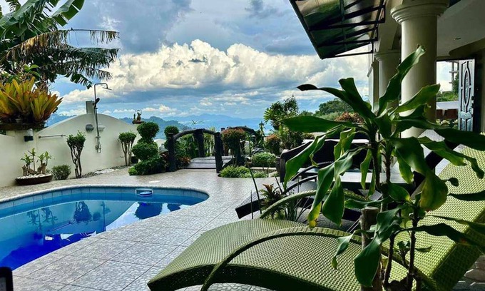 Tagaytay House | Avana Hills Tagaytay
