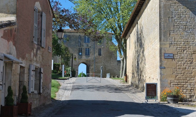 Blaye Apartment | Avant Garde - Furnished studio in the heart of UNESCO MONUMENT