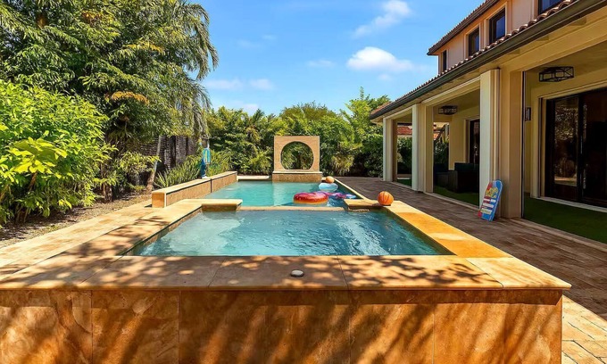 Tamiami Villa | Avatar Lakefront Villa - Heated Pool & Cinema in Miami