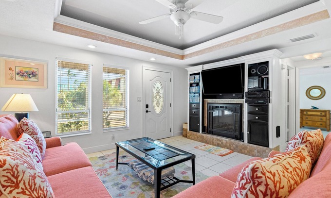 Bradenton Beach House | Ave A Retreat, A cozy stay in Bradenton Beach