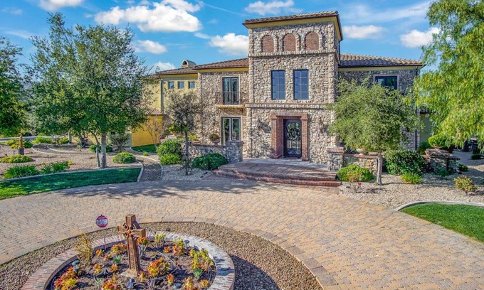 Murrieta House | Avenida De Arboles Oasis