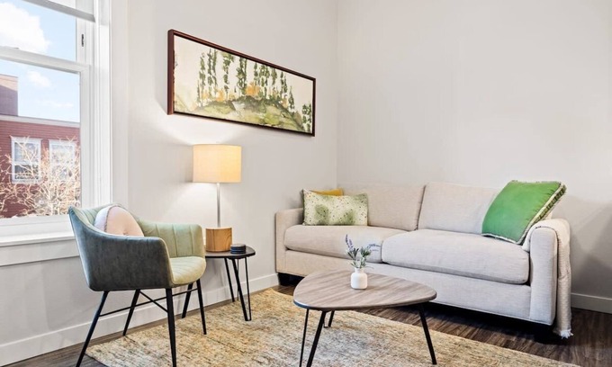 Golden Apartment | Avenue Hotel /Downtown Golden /Clear Creek Suite