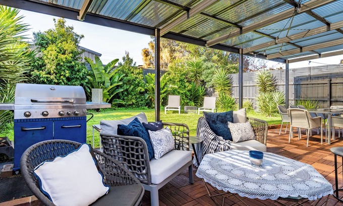 Rosebud House | Avenues gorgeous home 4 🛏️ 2 🛁 King bed AC wifi games room pets 👍 BBQ.