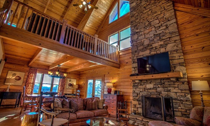 Arden House | Avery's Creek: Private swimming pool! Close to Asheville & Biltmore Park. Family & group FUN!
