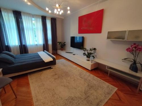 Old Town Apartment | AveSol Apartment